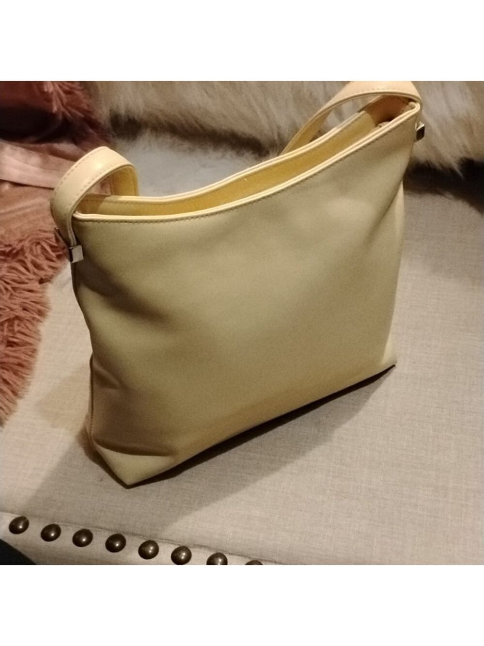 Mondani New York Cream Leather Shoulder Bag. ZIP Close. Like New. - Picture 10 of 10